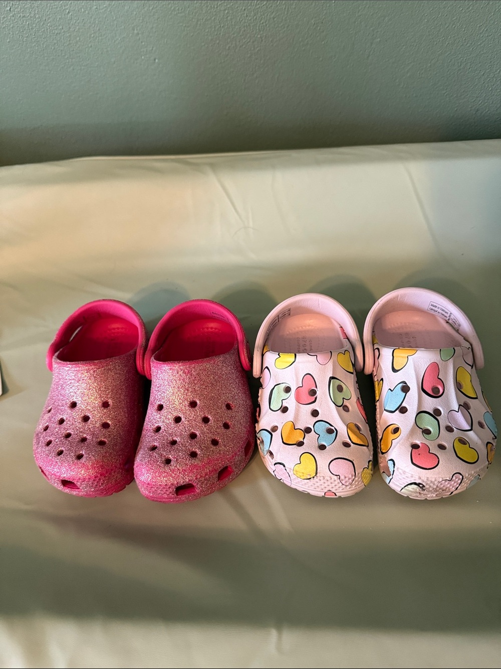 CROCS Kids Glitter Pink & Heart Print Clogs
